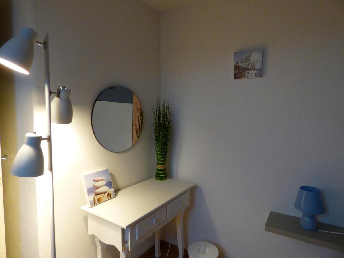 Bed and Breakfast Les Petites Brosses Montbizot Экстерьер фото