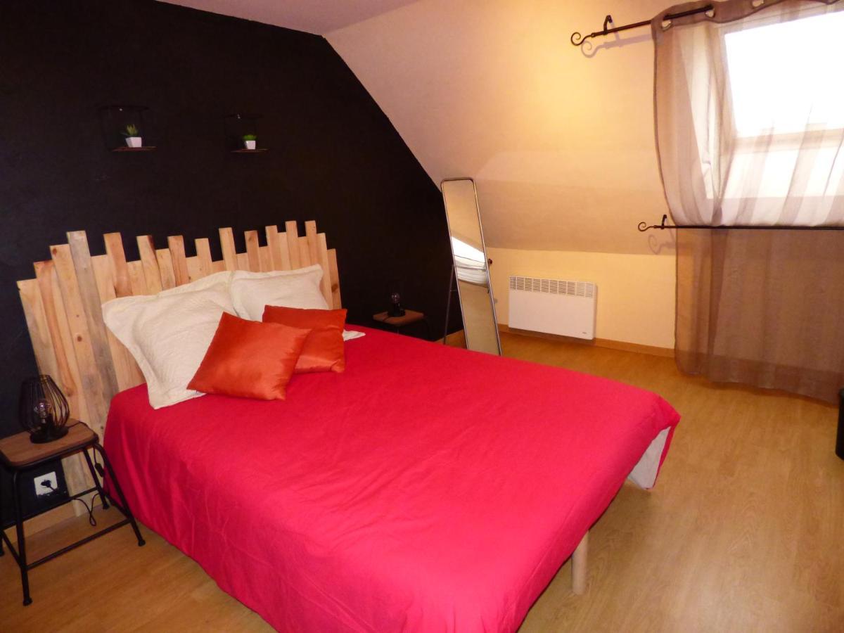 Bed and Breakfast Les Petites Brosses Montbizot Экстерьер фото