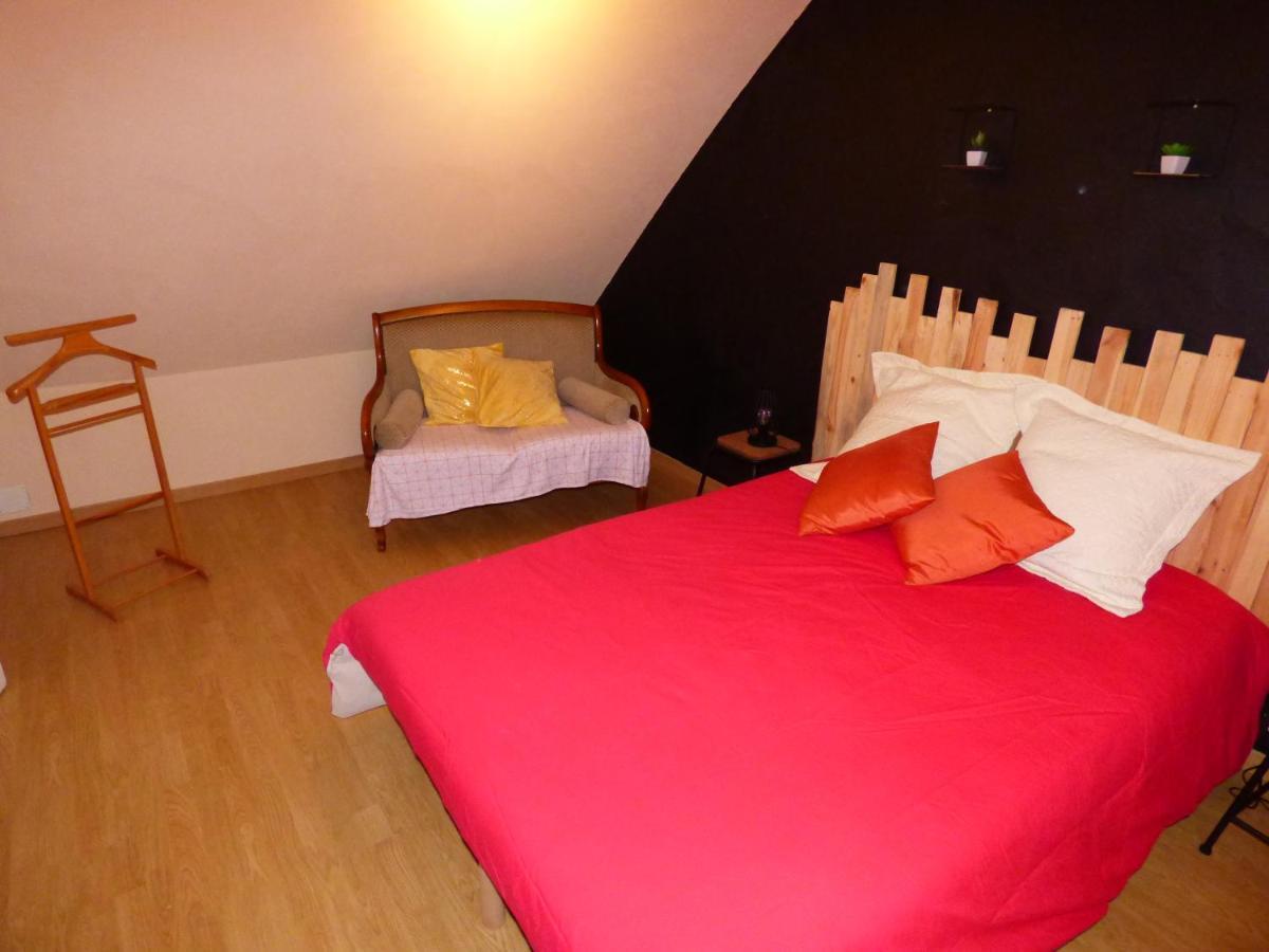 Bed and Breakfast Les Petites Brosses Montbizot Экстерьер фото