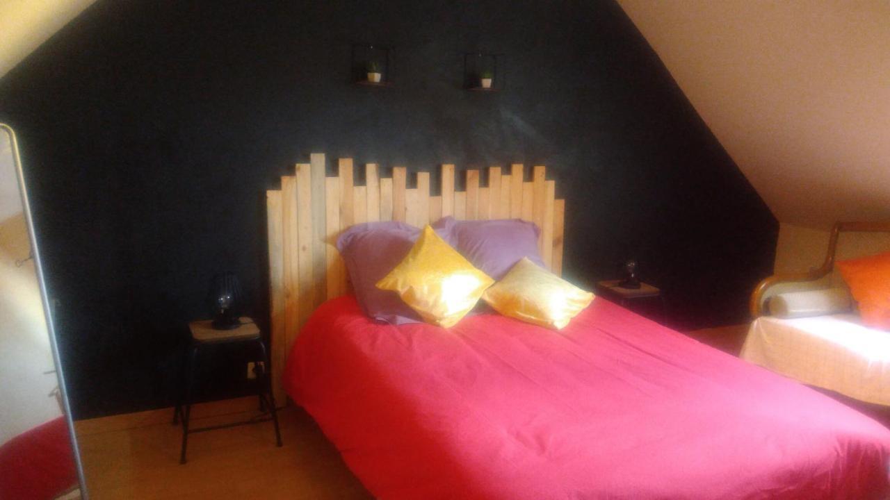 Bed and Breakfast Les Petites Brosses Montbizot Экстерьер фото