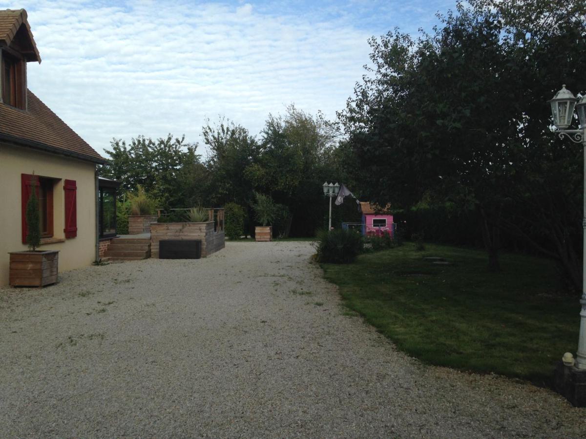 Bed and Breakfast Les Petites Brosses Montbizot Экстерьер фото